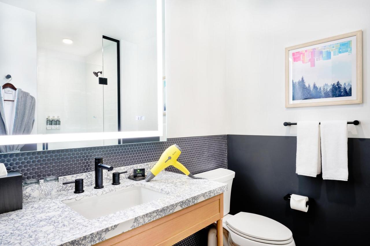 Queen Room with Two Queen Beds and Roll-In Shower - Disability Access