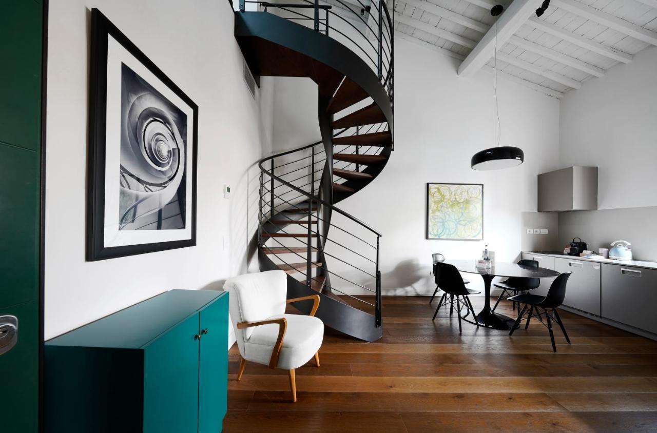 Large 2 Bedroom Apartment - Duplex