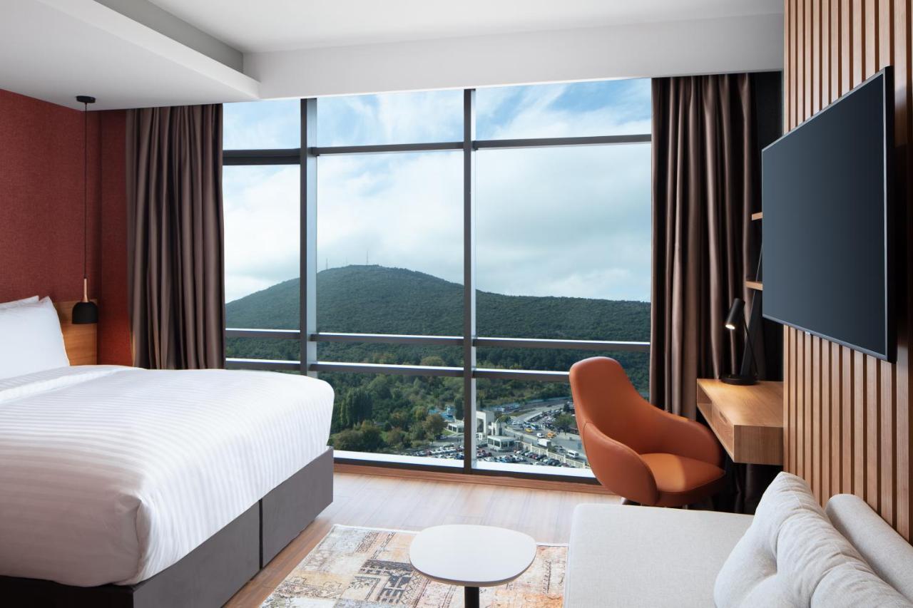 Queen Studio with Sofa Bed and City View