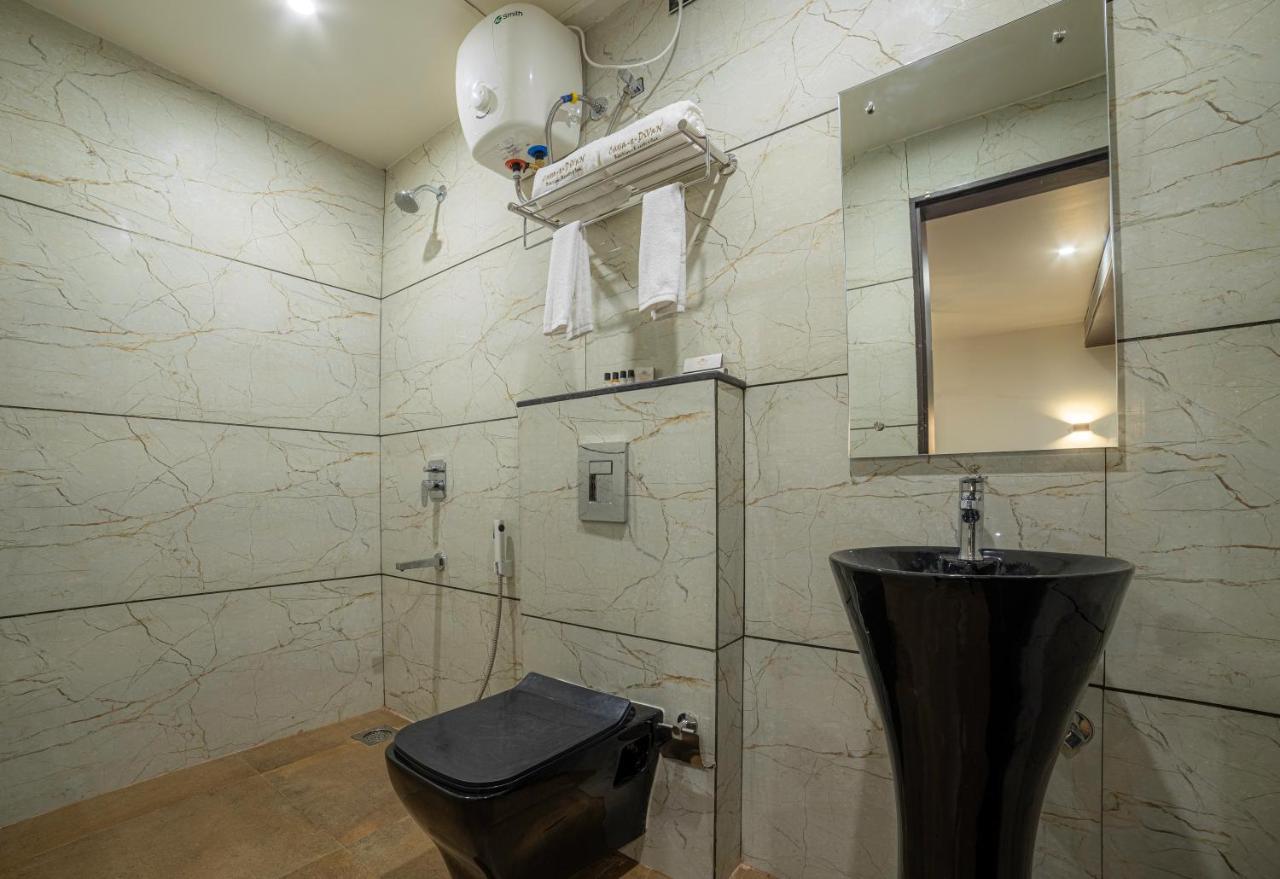 Deluxe Double Room (2 Adults + 1 Child)