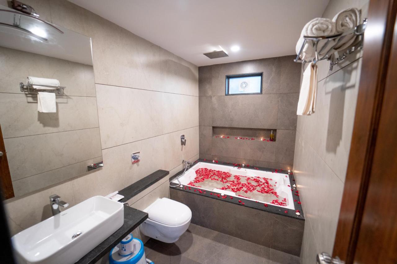 King Room with double Bathtub