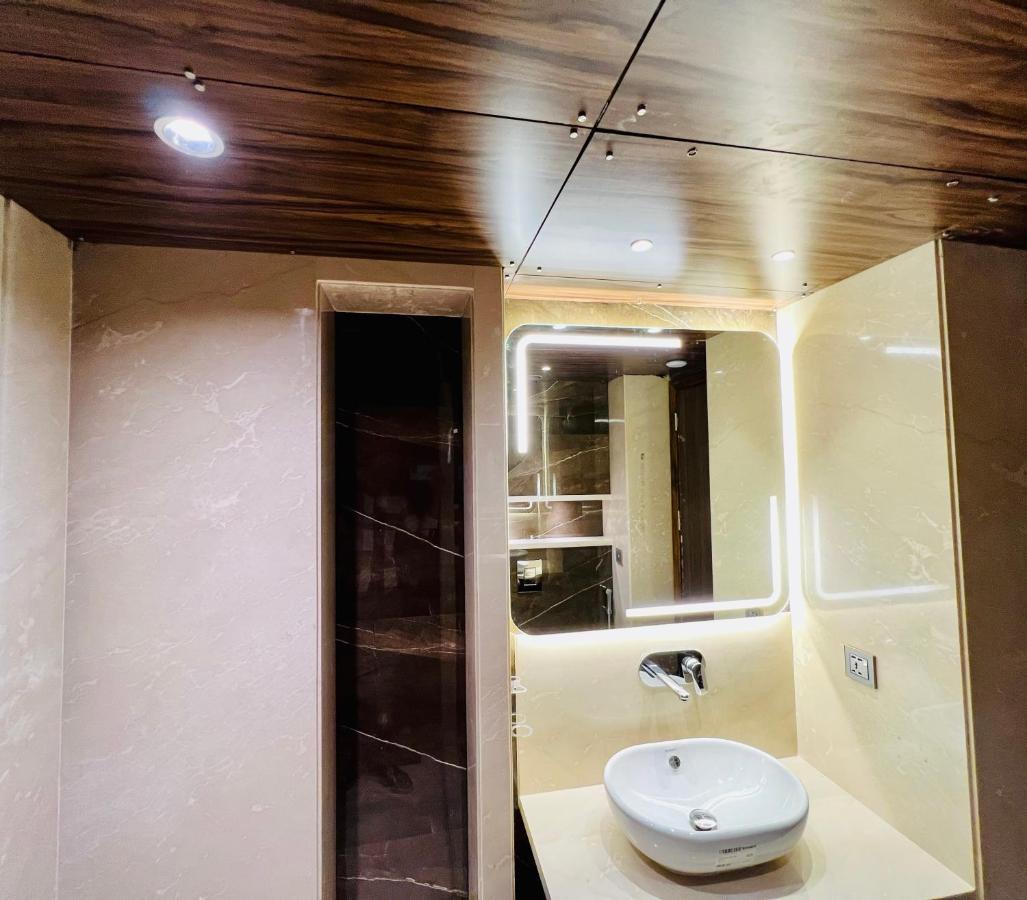 Suite with Hot Tub