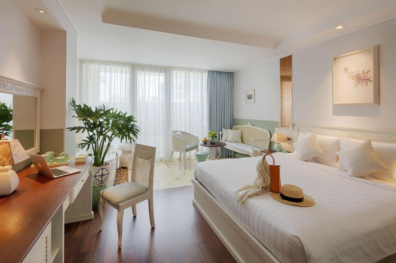 Bonard Junior Suite + Afternoon tea on rooftop