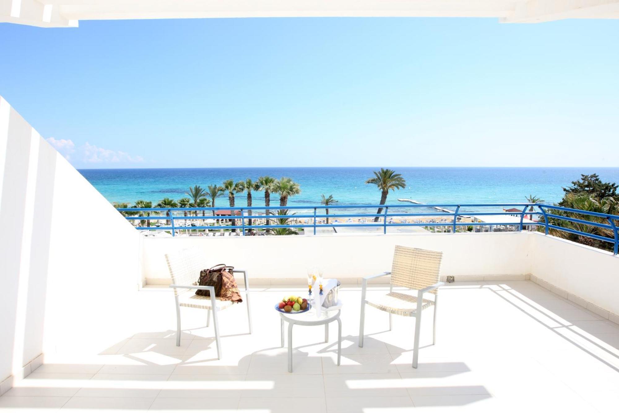 Double or Twin Room with Front Sea View