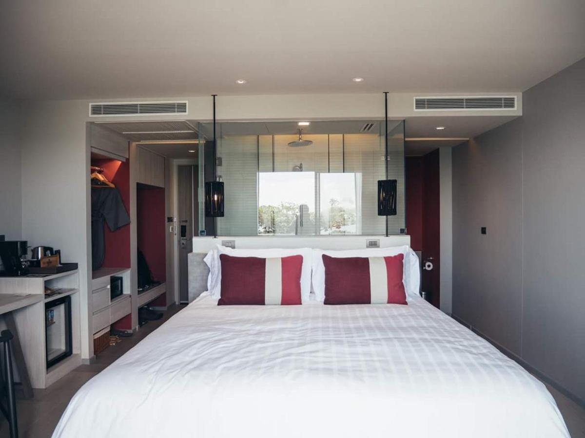 Deluxe Double or Twin Room ( 24 Hours Use of Room )