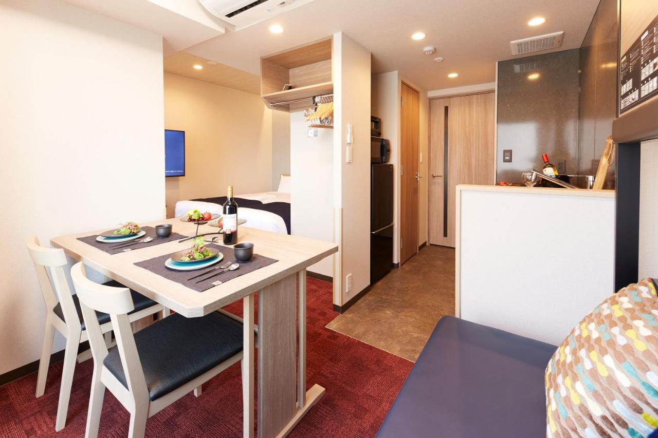 Basic Family Room with Washing Machine