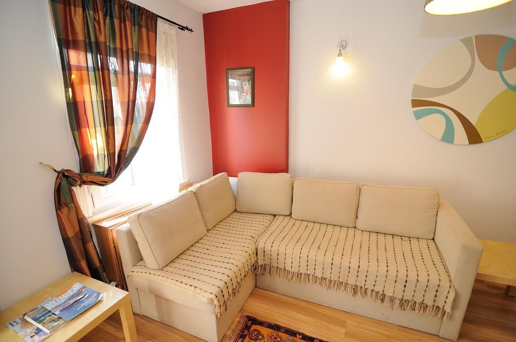 Family Room (2 Adults + 1 Child)