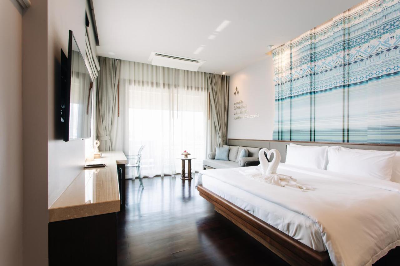 Luxury Room, 1 King with Balcony - Non Smoking