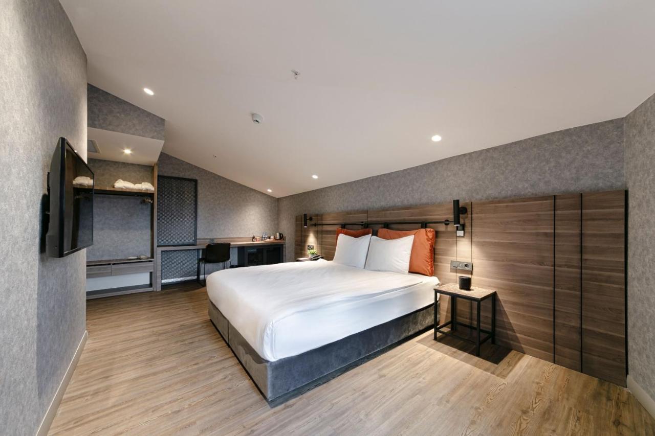 Superior Double or Twin Room with Terrace