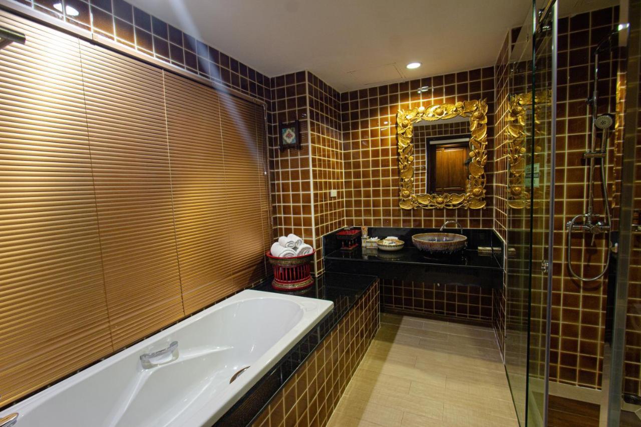 Superior Double Room with Bathtub