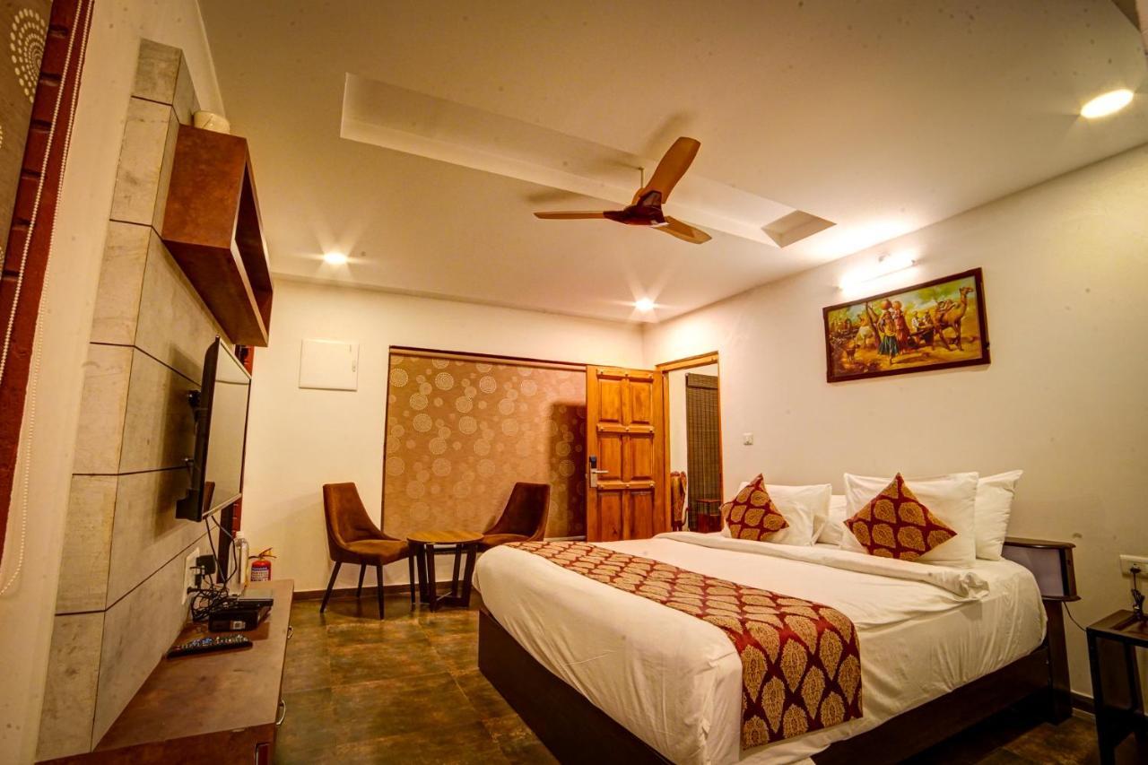 Studio with Garden View,1255476508:JPEG