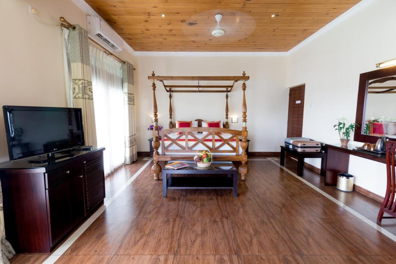 Suite with Lake View