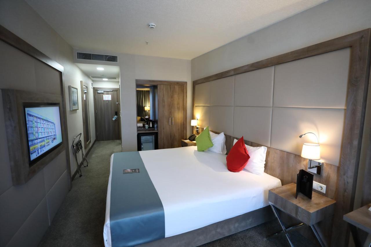 Deluxe Double Room Balcony,1192335769:JPEG