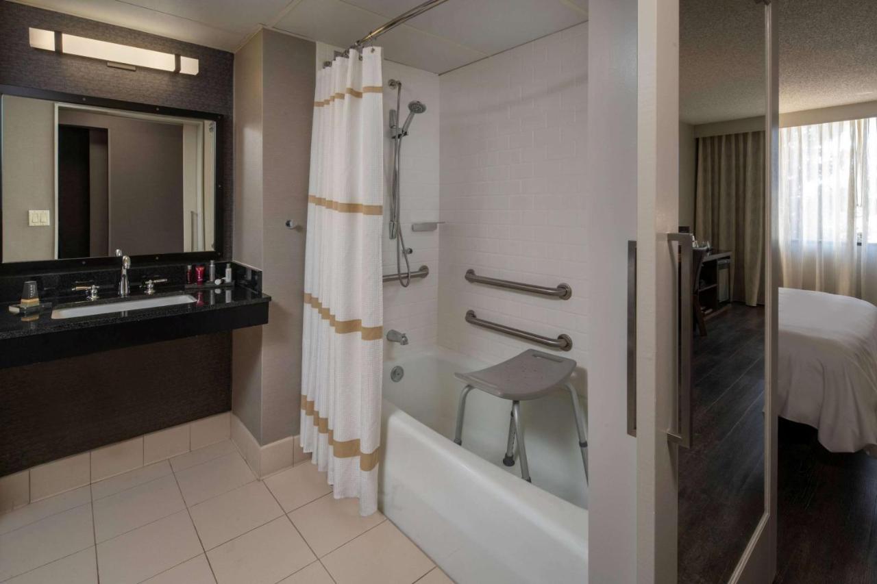Mobility Accessible Preferred Corner Two Queens Tub