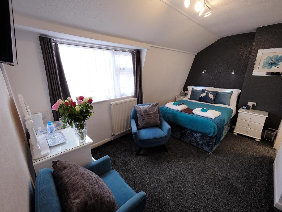 Family Room (2 Adults + 2 Children)