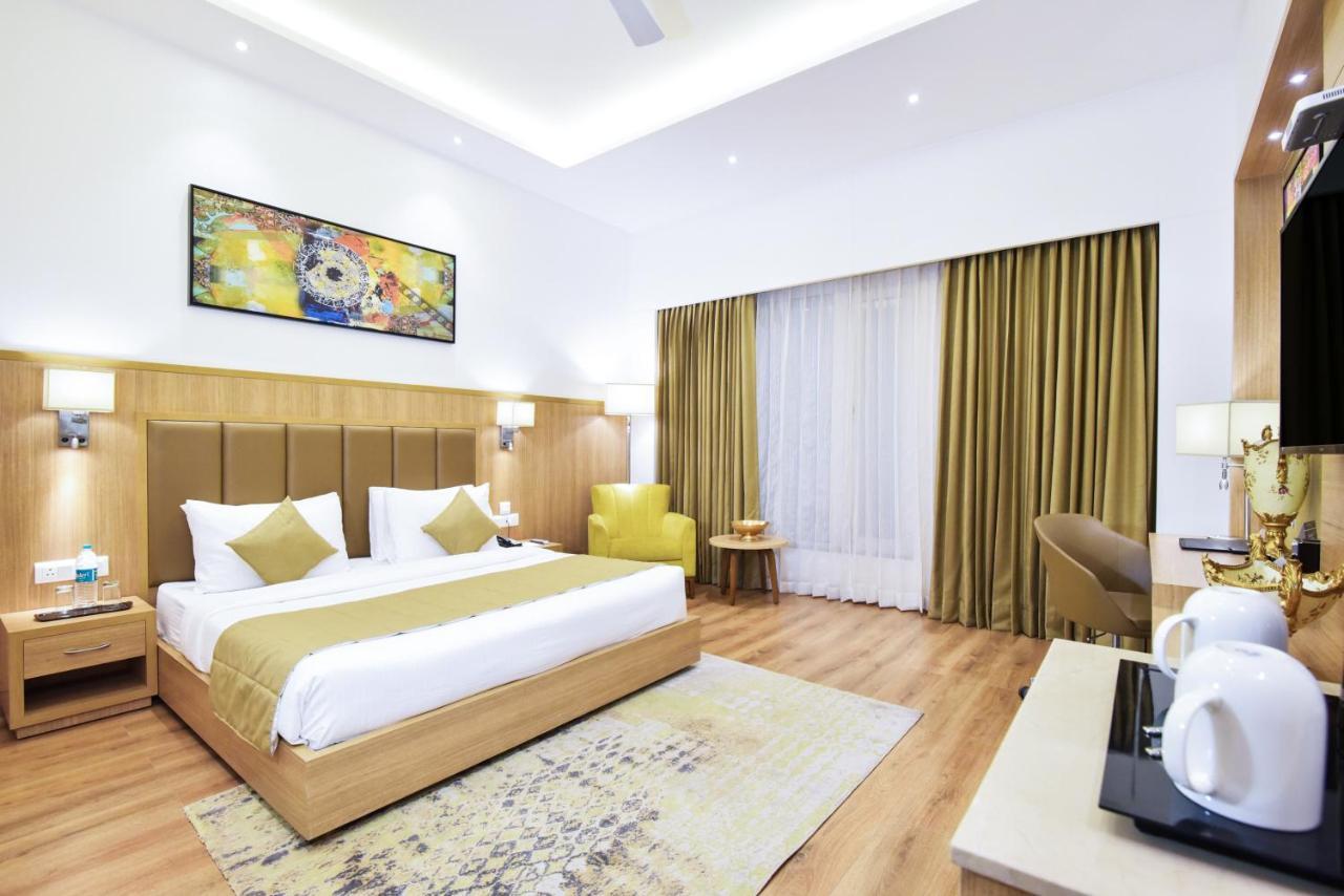 Deluxe King Room - Non-Smoking,1606639777:JPEG