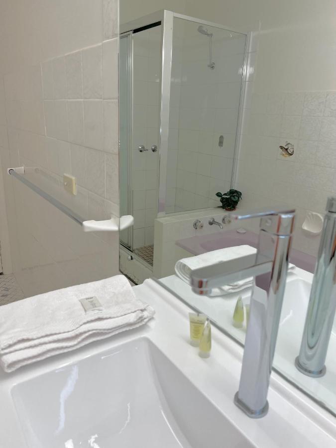 Deluxe double room with shared bathroom