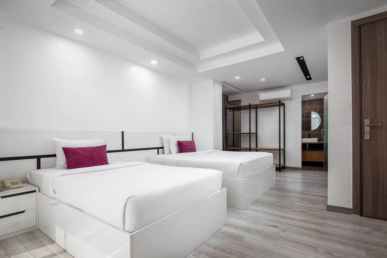 Deluxe Triple, 1 Queen Bed + 1 Single Bed
