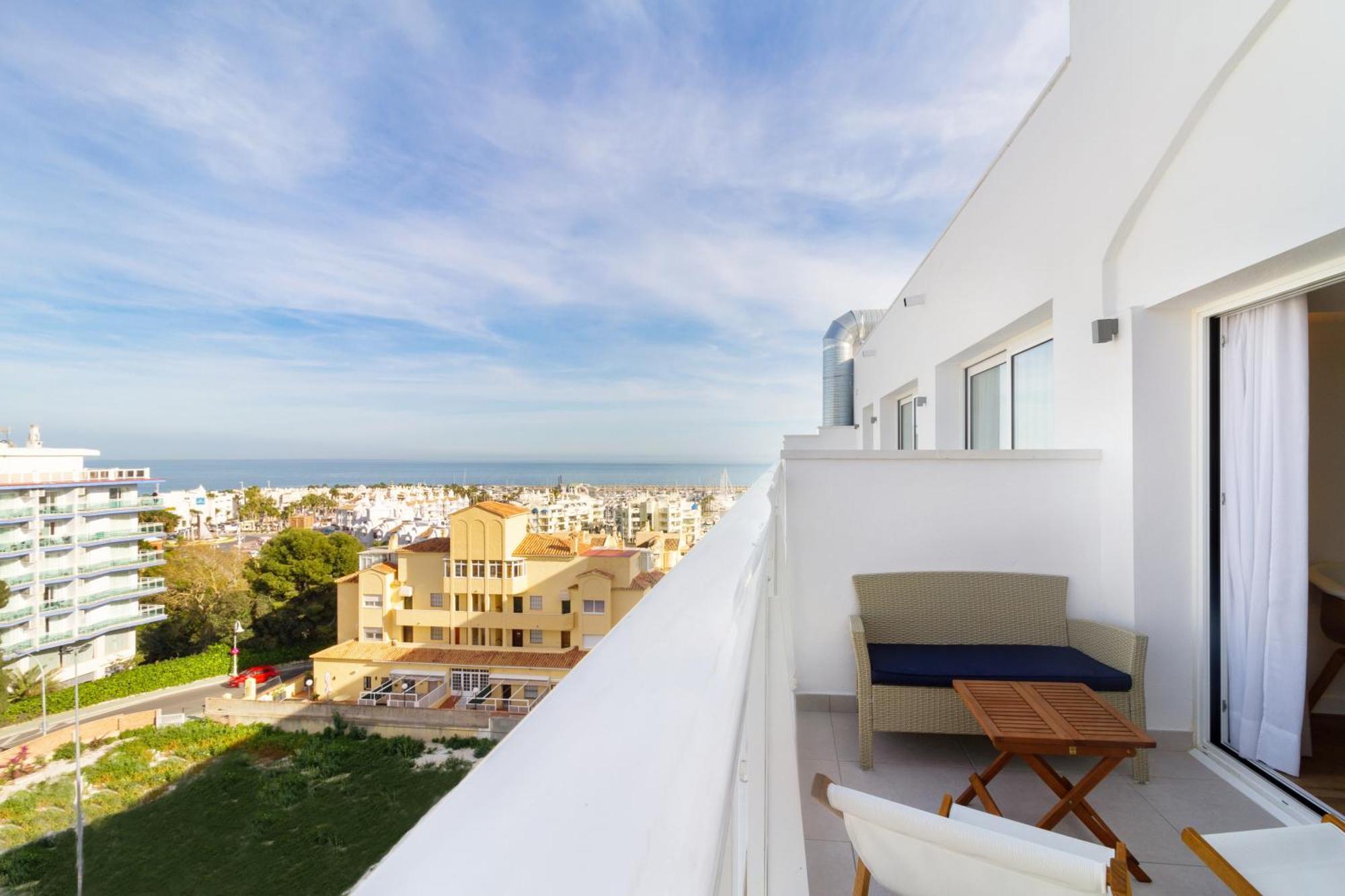 Deluxe Double Room with Side Sea View