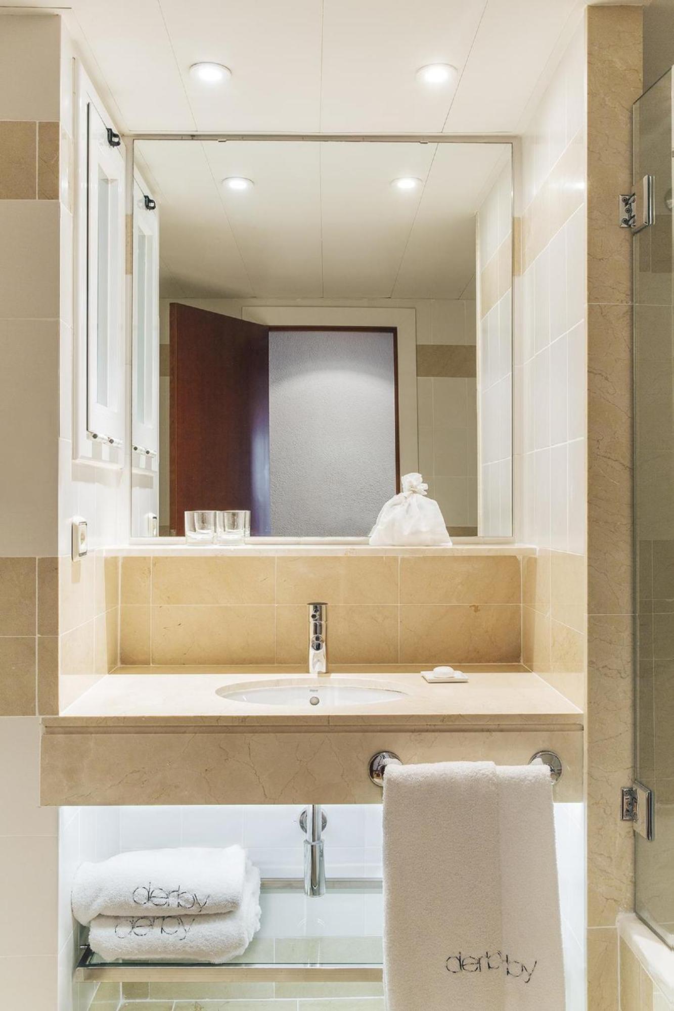 Junior Suite (1-2 Adults)
