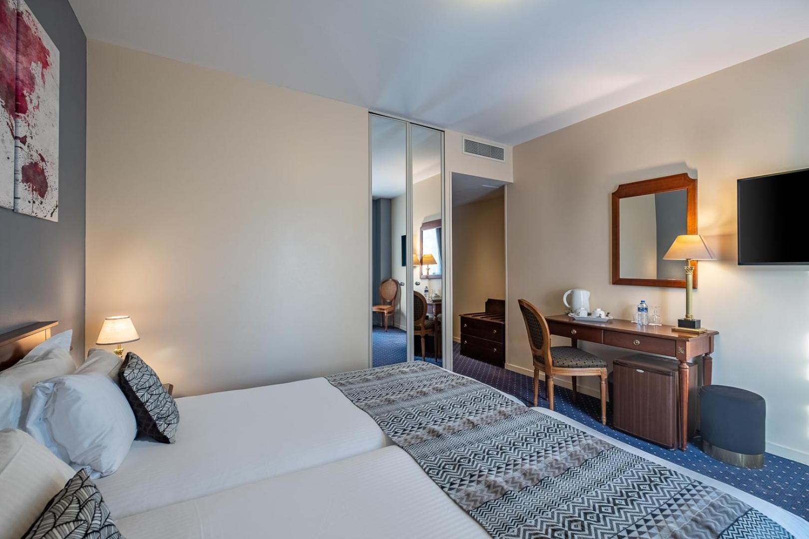 Superior Double Room Two Single Beds