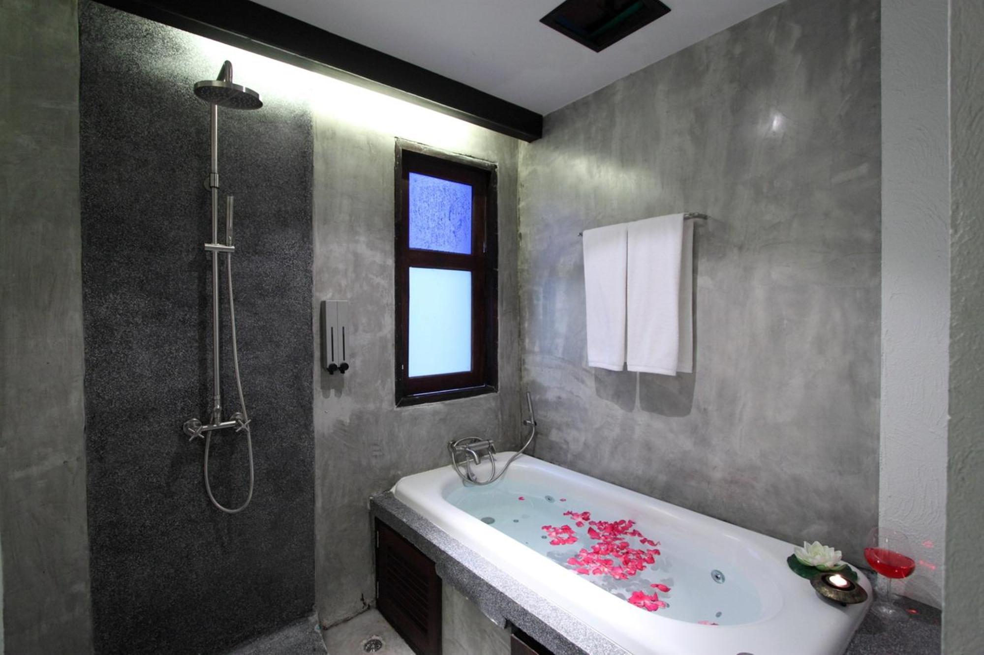 Honeymoon Suite