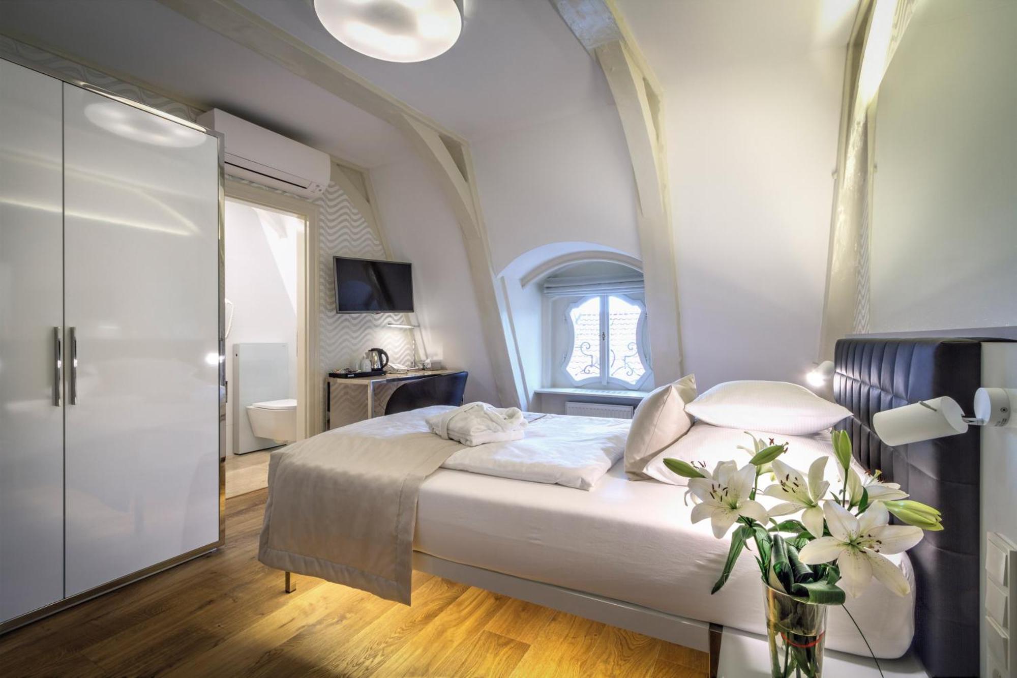 Single Room,1209775099:JPEG