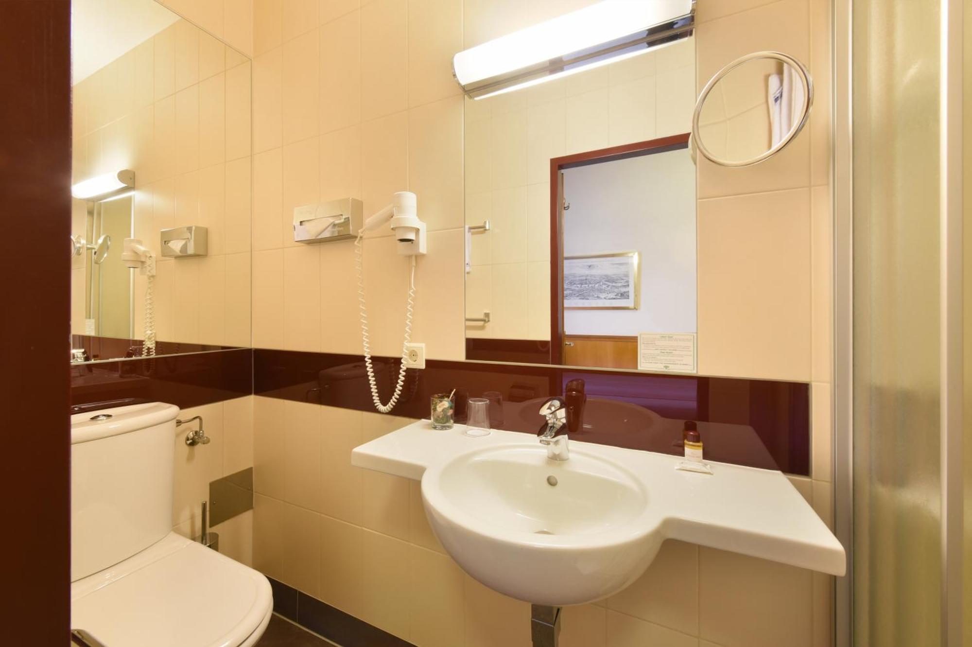 Single Room BUDGET street view