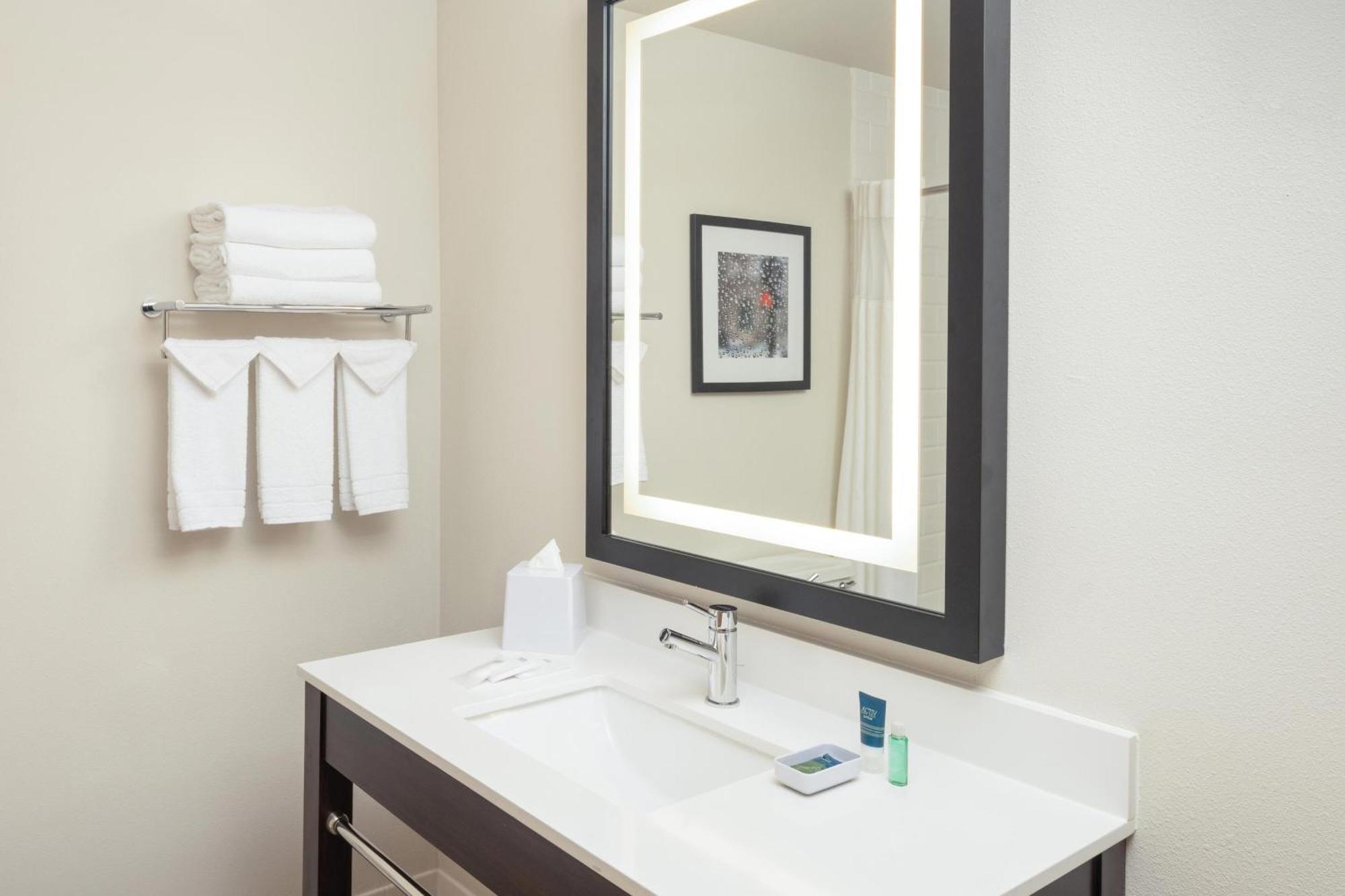 Guest room, 2 Queens
