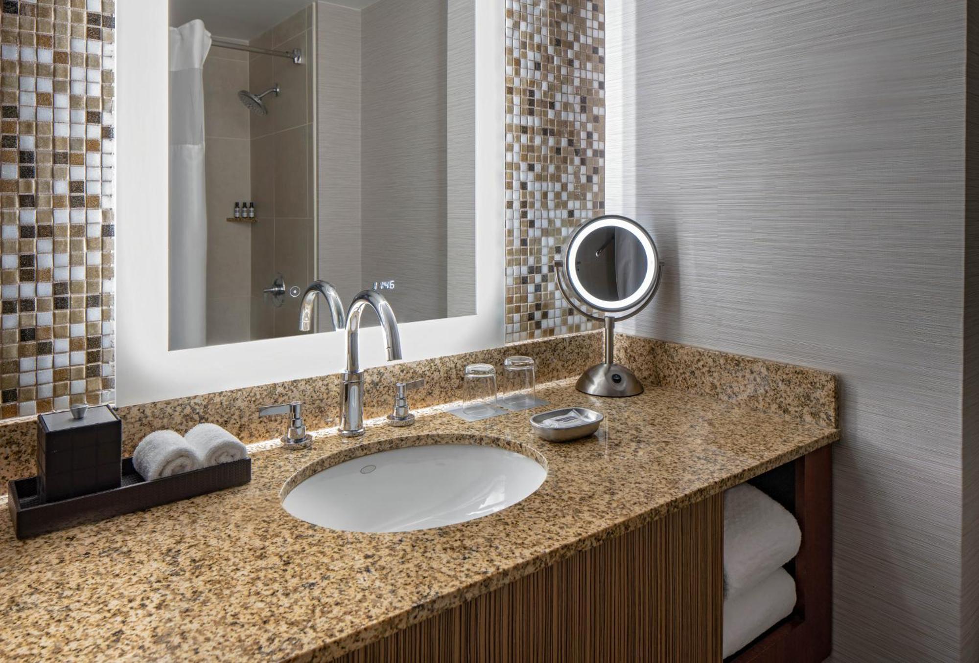 King Room with Accessible Tub - Disability Access