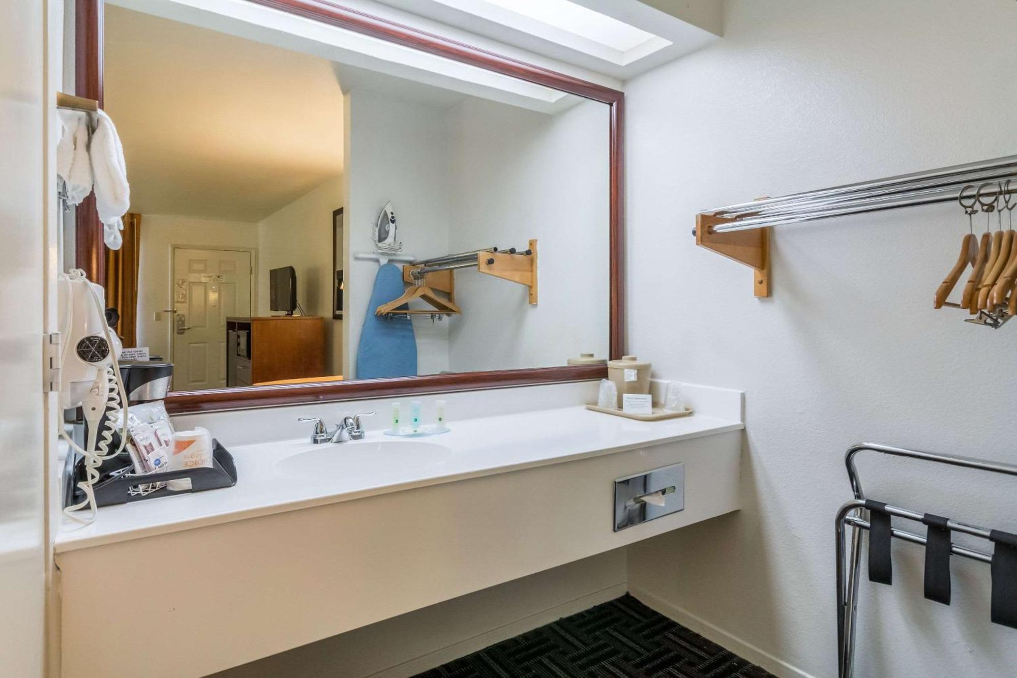 King Room - Non-Smoking