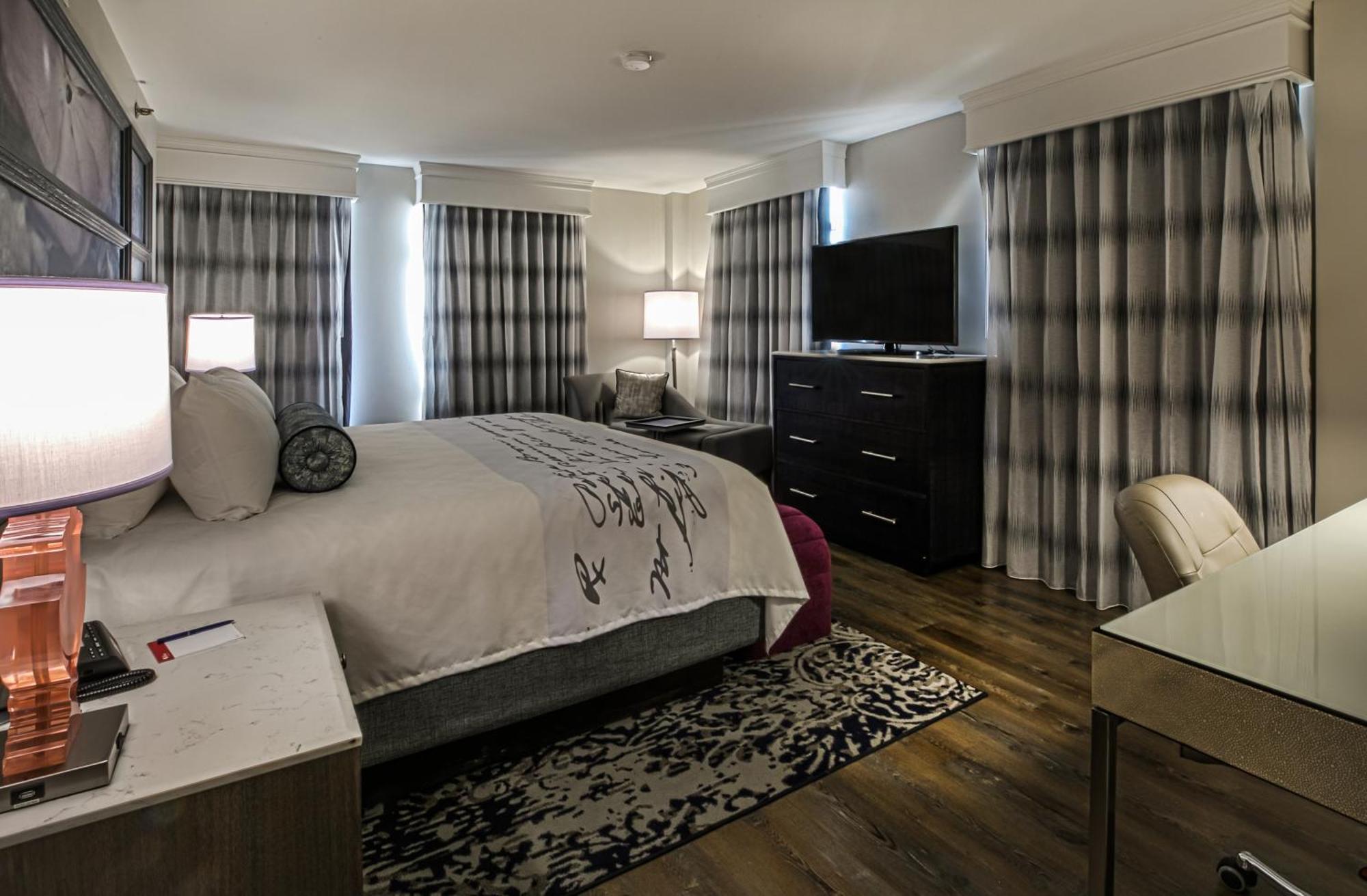 One-Bedroom King Suite
