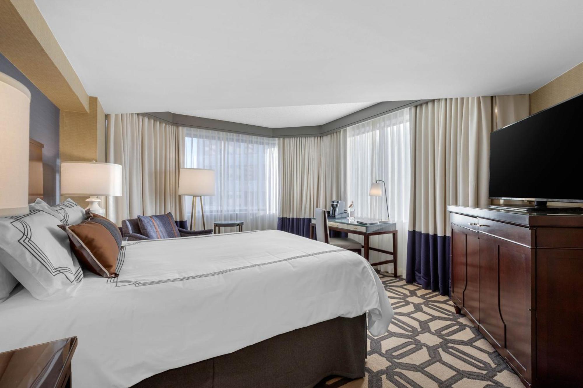 Premier Luxury Room 1 Queen Bed