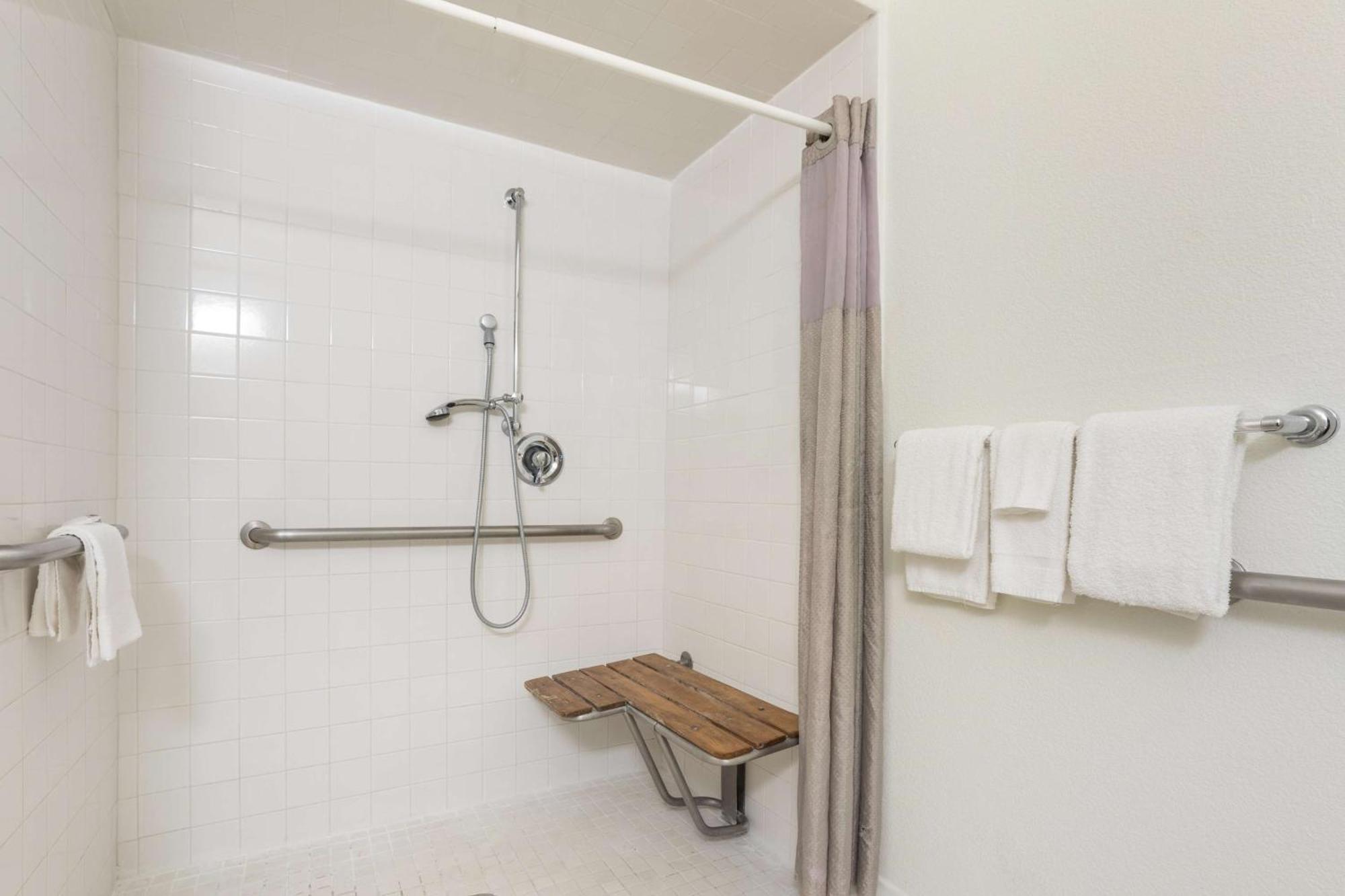 Double Room - Disability Access - Roll In Shower