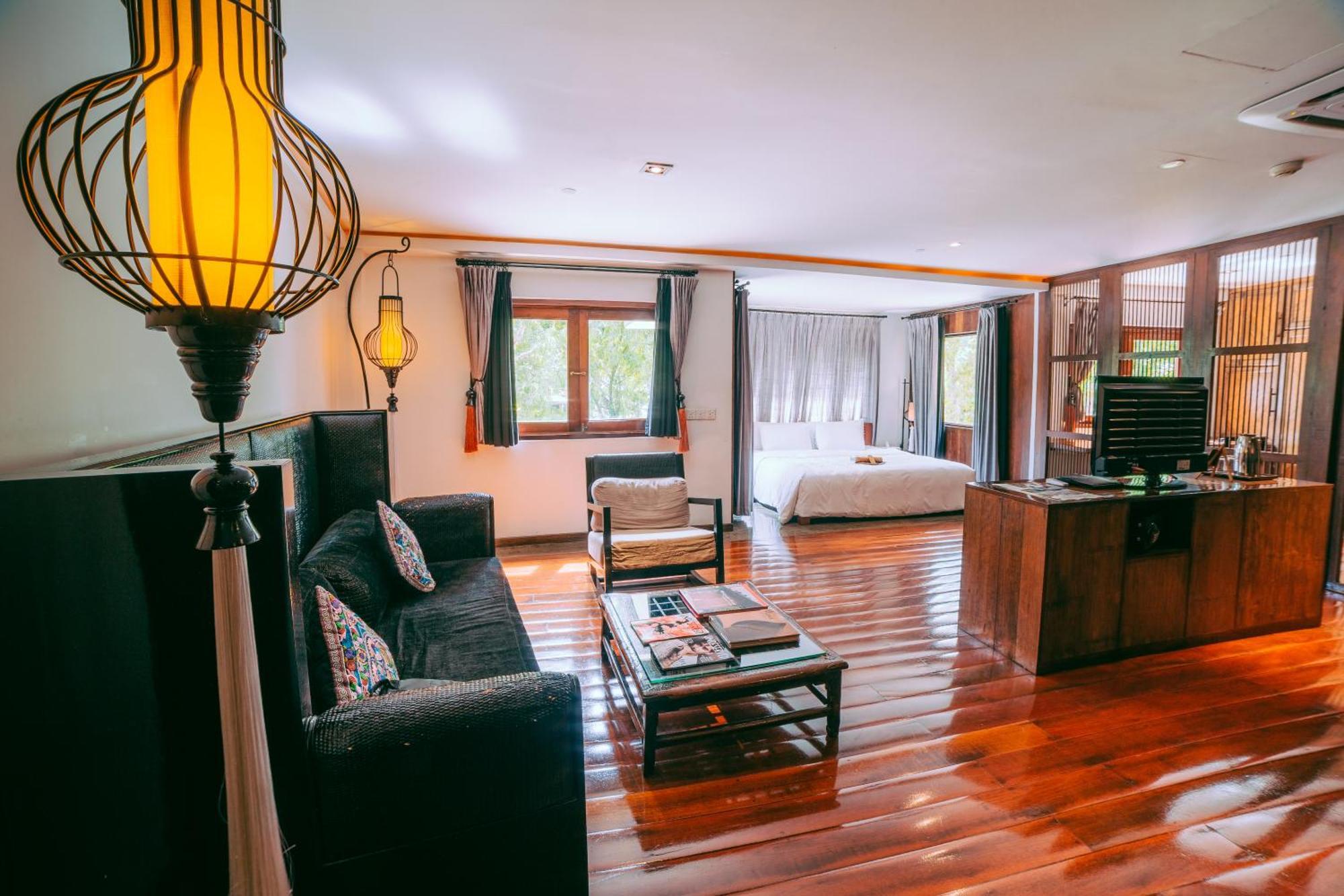 Luxe Crib (with Standing Shower and Plunge Pool),1212915976:JPEG