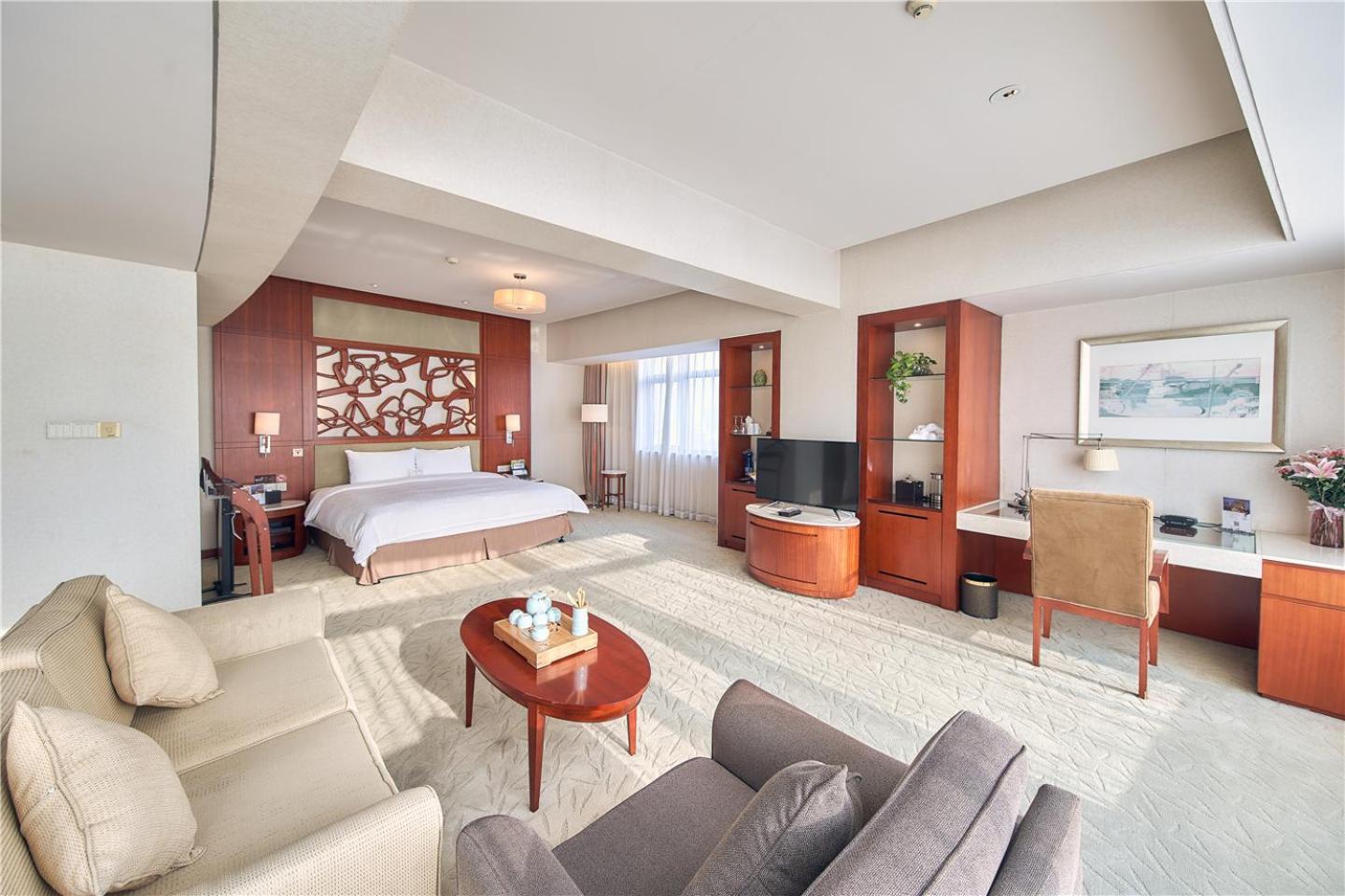 Deluxe King Room with Park View