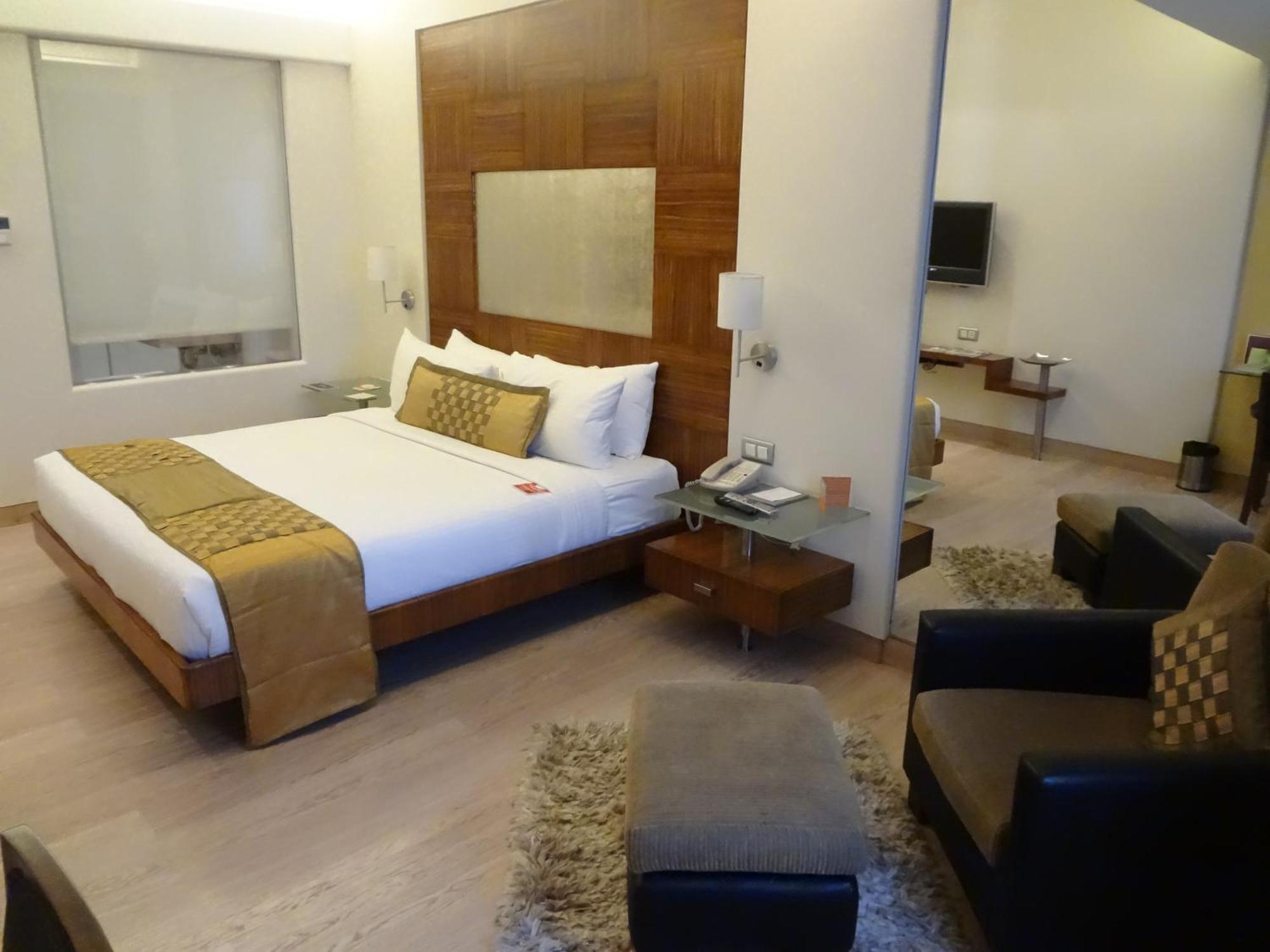 Executive Club Room - 20% Discount on Restaurant Food Al-a-carte order