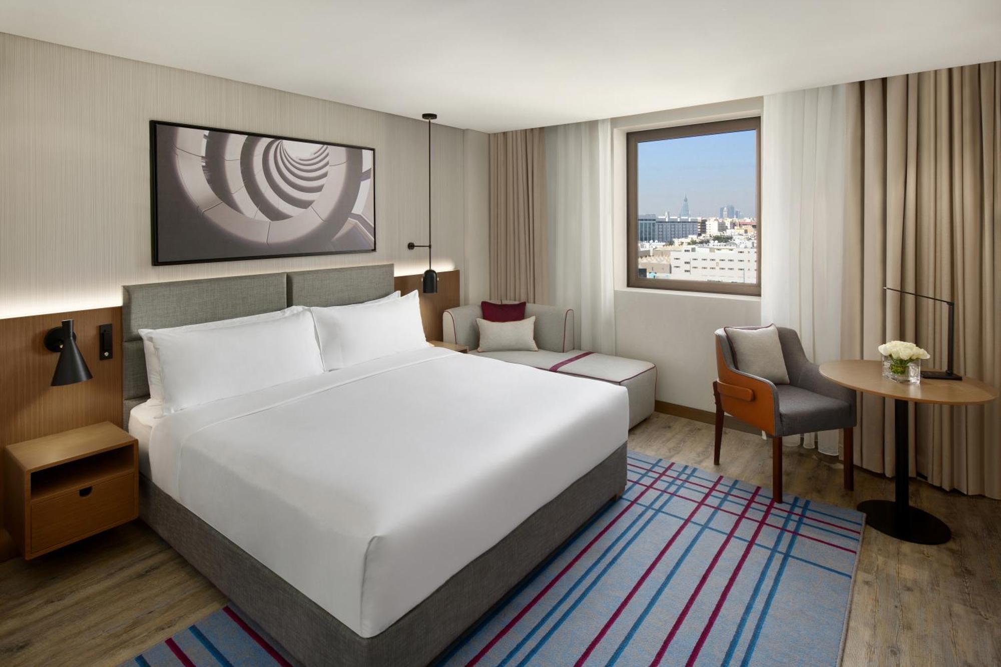 1 King Bed Standard City View Club Floor