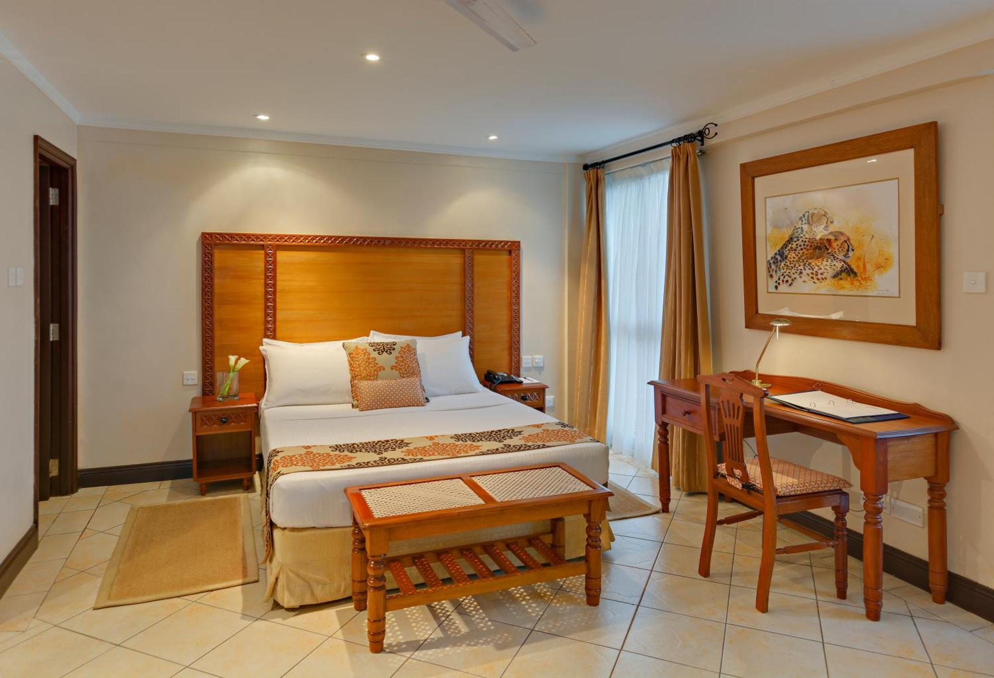 Junior Suite 1 Double Bed, 31Sqm, Air Conditionned, Room Service, Tea And Coffee, Flat Screen Tv
