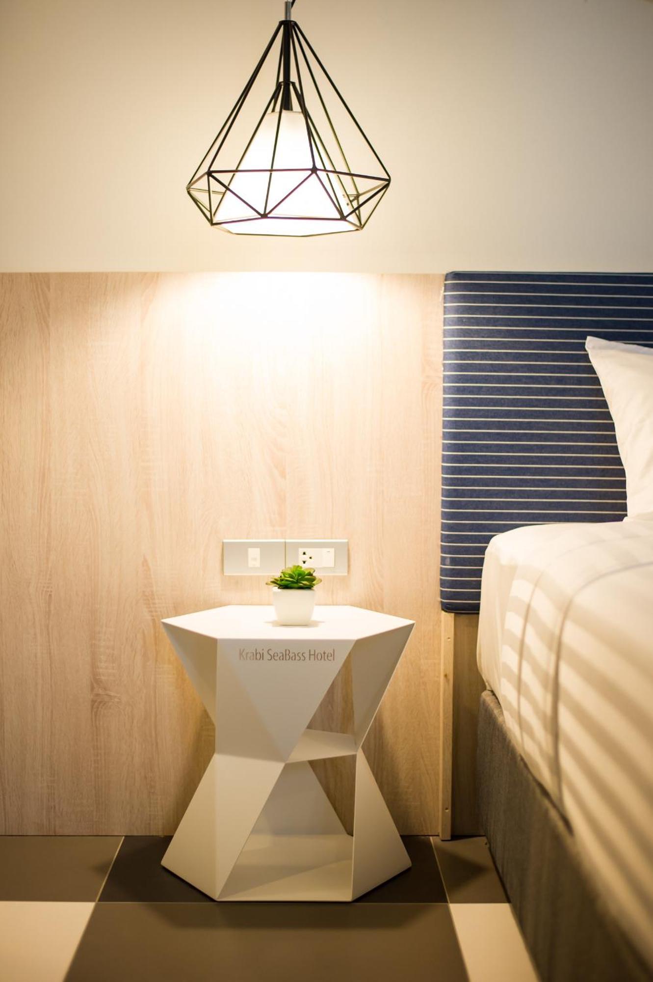 Corner Suite with Pool View