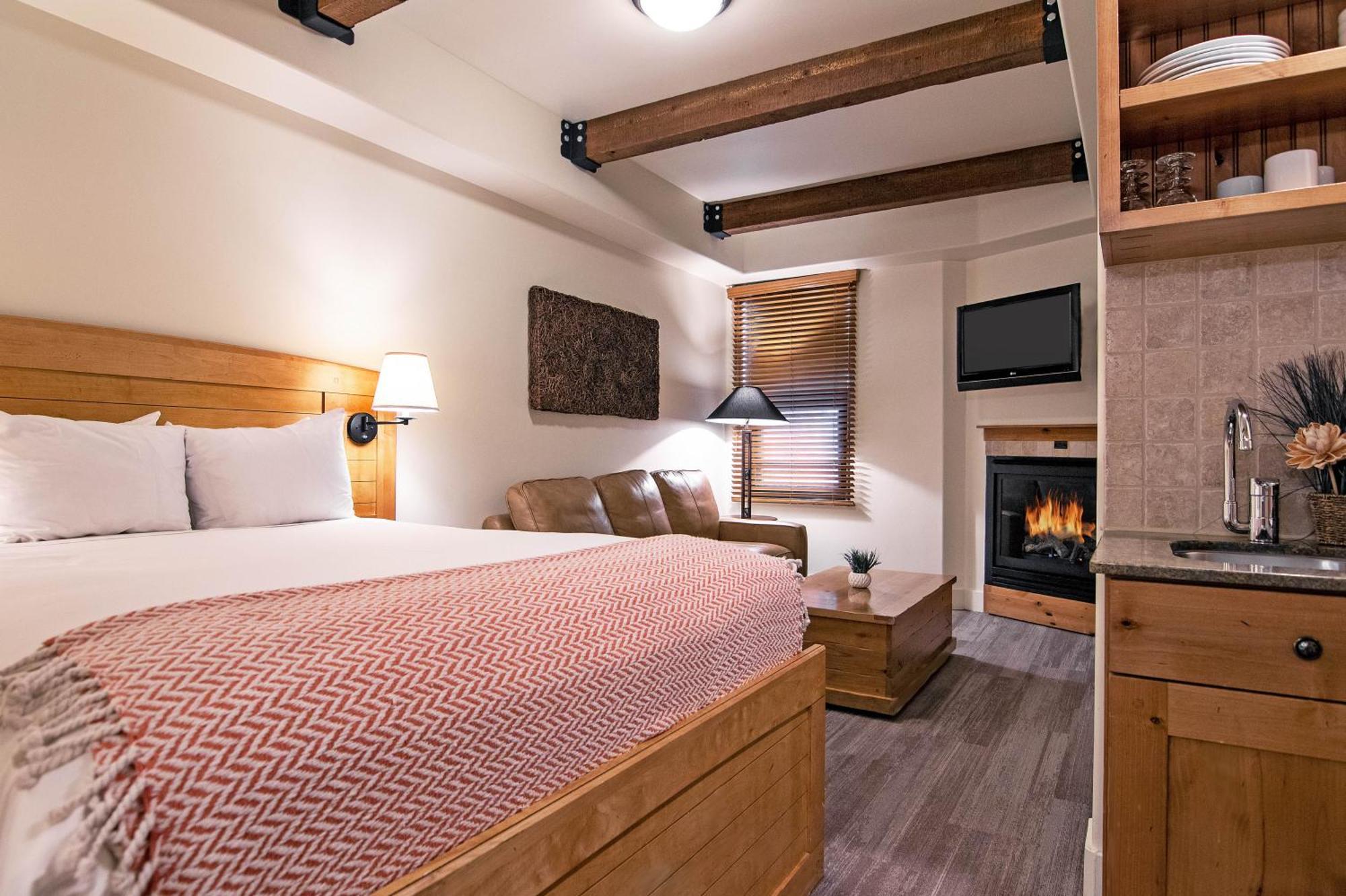 Standard Queen Room
