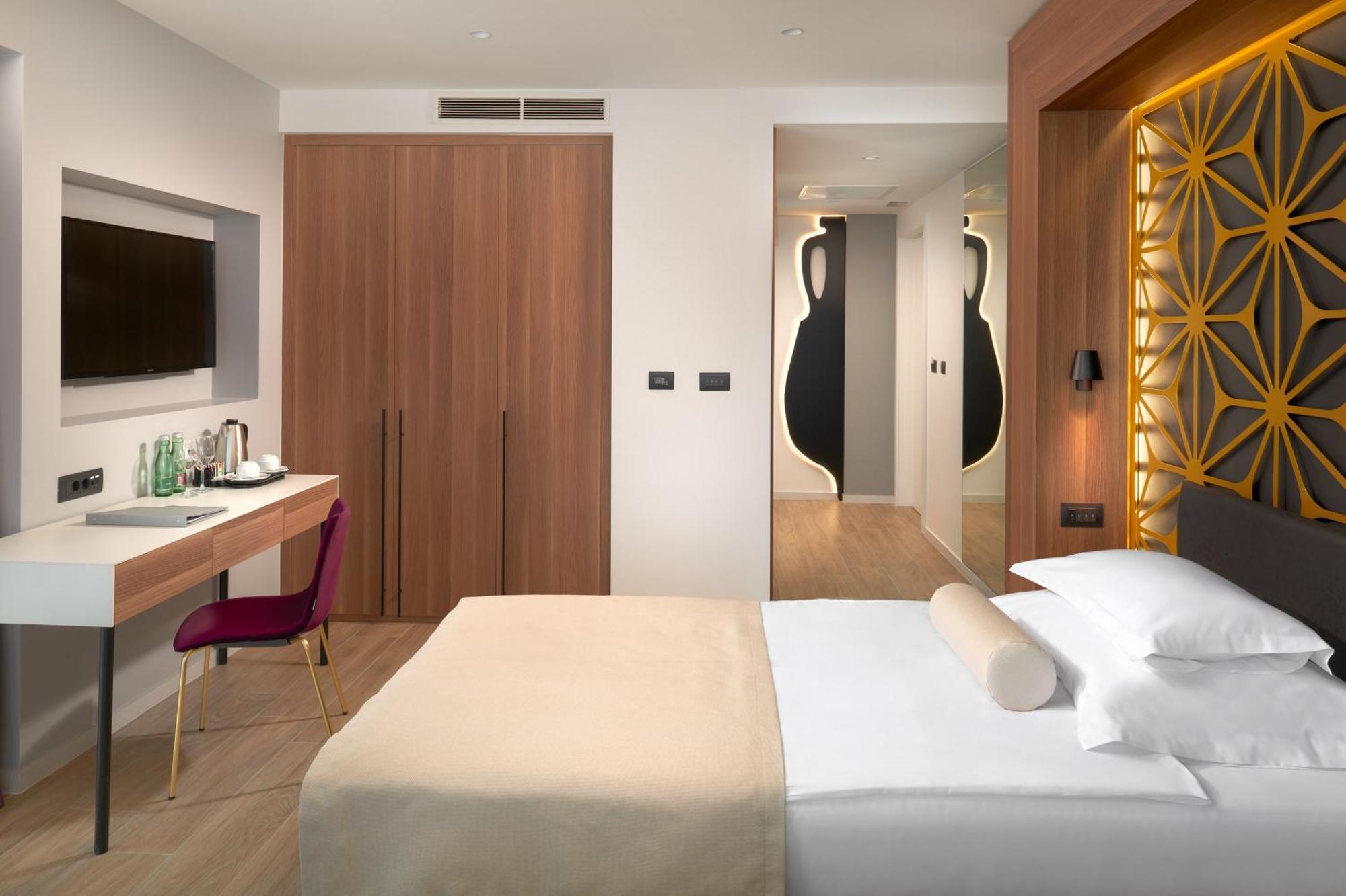 Deluxe Double or Twin Room with Sea View