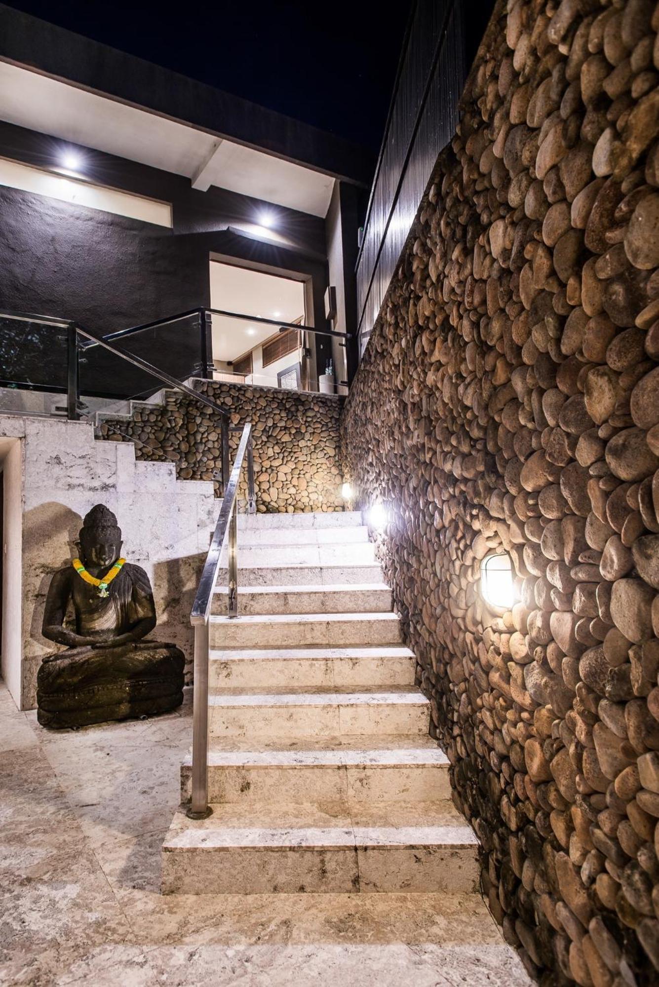 Studio,1228483784:JPEG