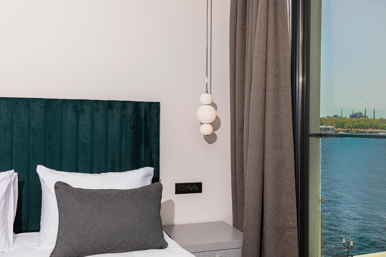 Double Room with Partial Sea View