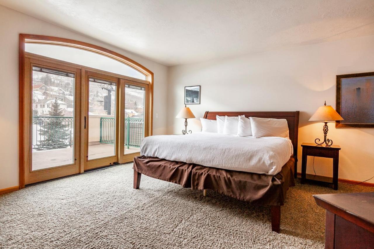 2 Bedroom Condominium with Spa #203