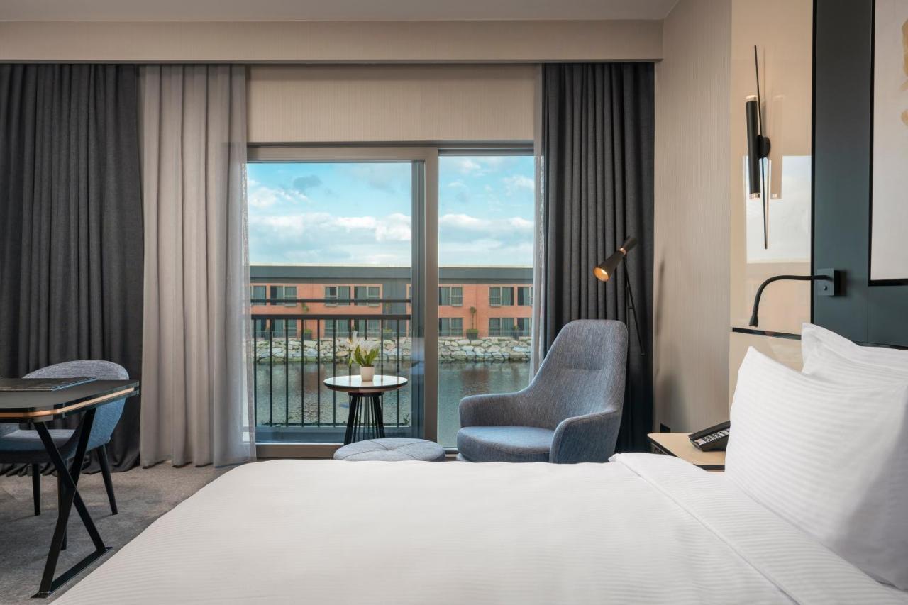 Standard King Room - Lounge Access