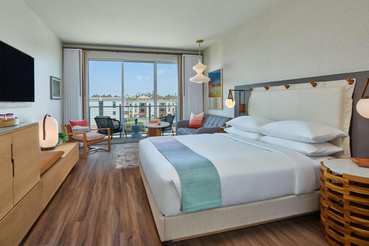 One King Bed with City View