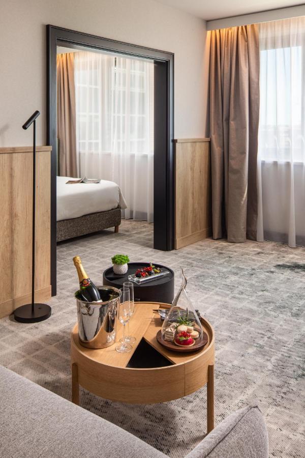 King Bed Premium Suite with Living Area and Lounge Access