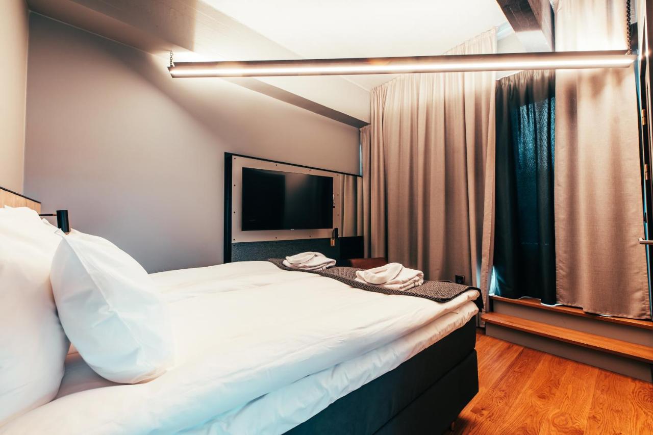 Deluxe, 1 King bed with Balcony