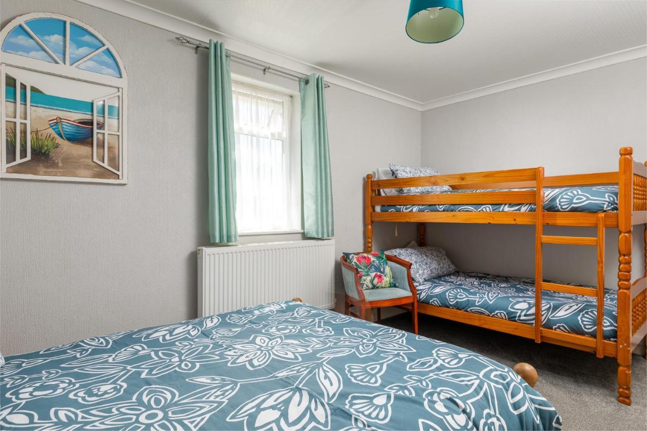 Family Room (2 Adults + 2 Children)